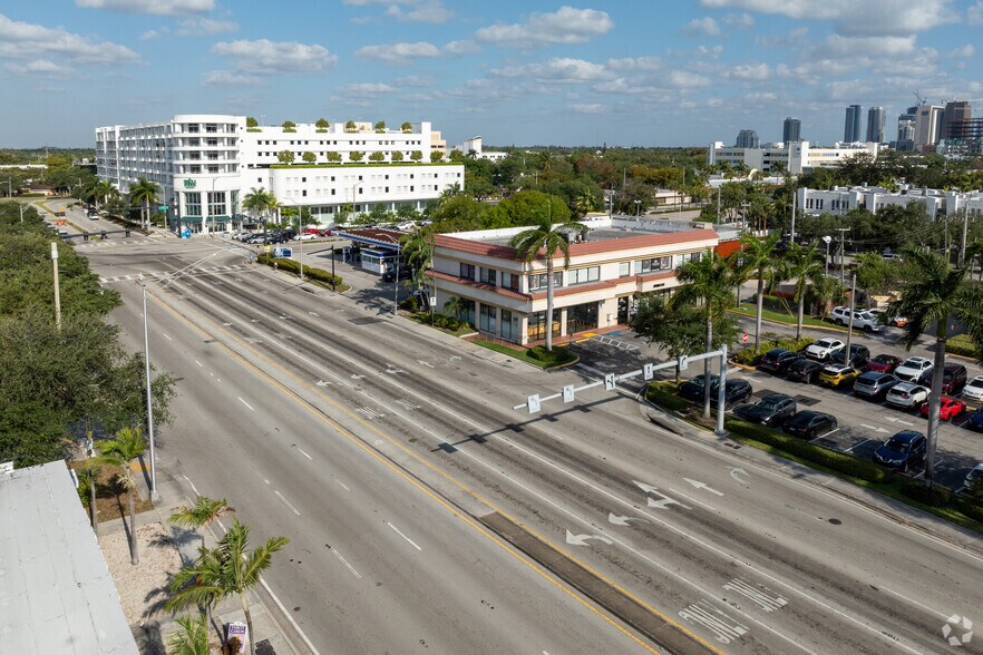 701-721 SE 17th St, Fort Lauderdale, FL à louer - Photo du bâtiment - Image 2 de 5
