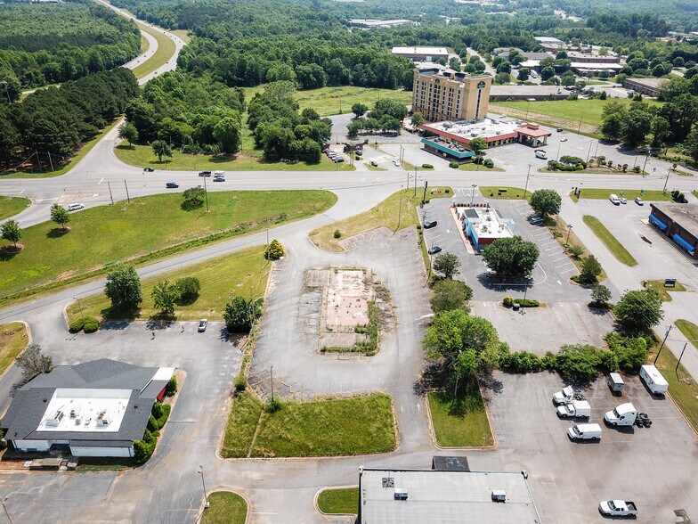 3362 15th Ave Blvd SE, Conover, NC à vendre - Photo du bâtiment - Image 3 de 32