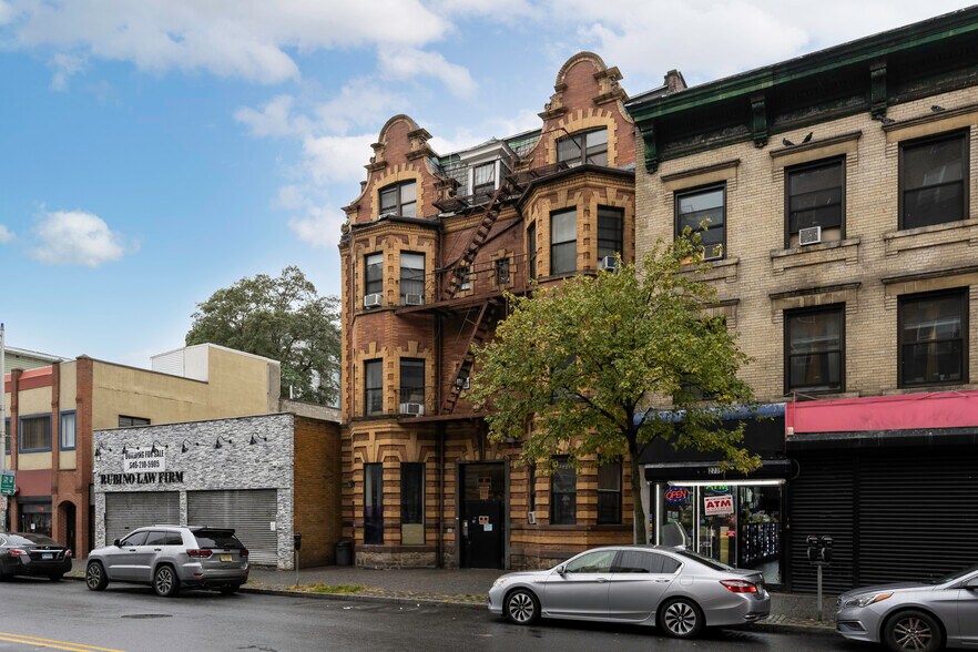279 S Broadway, Yonkers, NY à vendre - Photo du bâtiment - Image 2 de 24