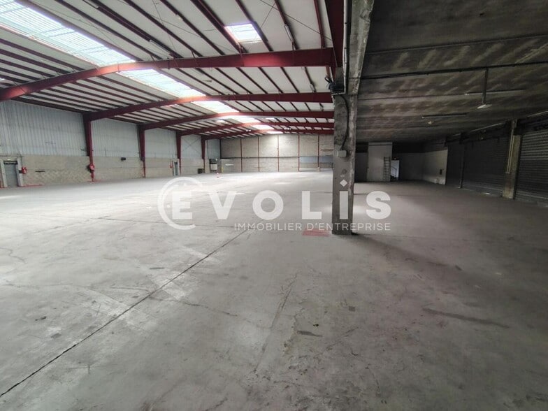 Industrial in Sucy En Brie for lease - Interior Photo - Image 3 of 14
