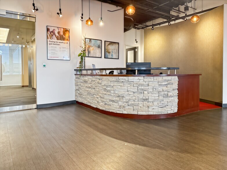 20860 N Tatum Blvd, Phoenix, AZ à louer - Photo du bâtiment - Image 2 de 15