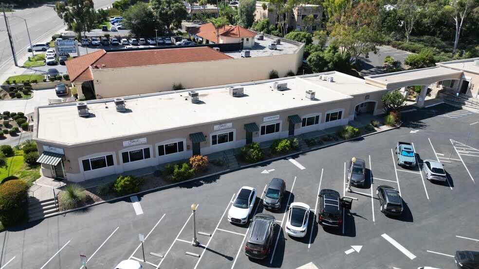 2210 Encinitas Blvd, Encinitas, CA à vendre - Photo du bâtiment - Image 3 de 8