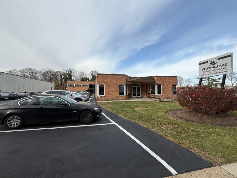 668 Davisville Rd, Willow Grove, PA for sale - Building Photo - Image 2 of 8