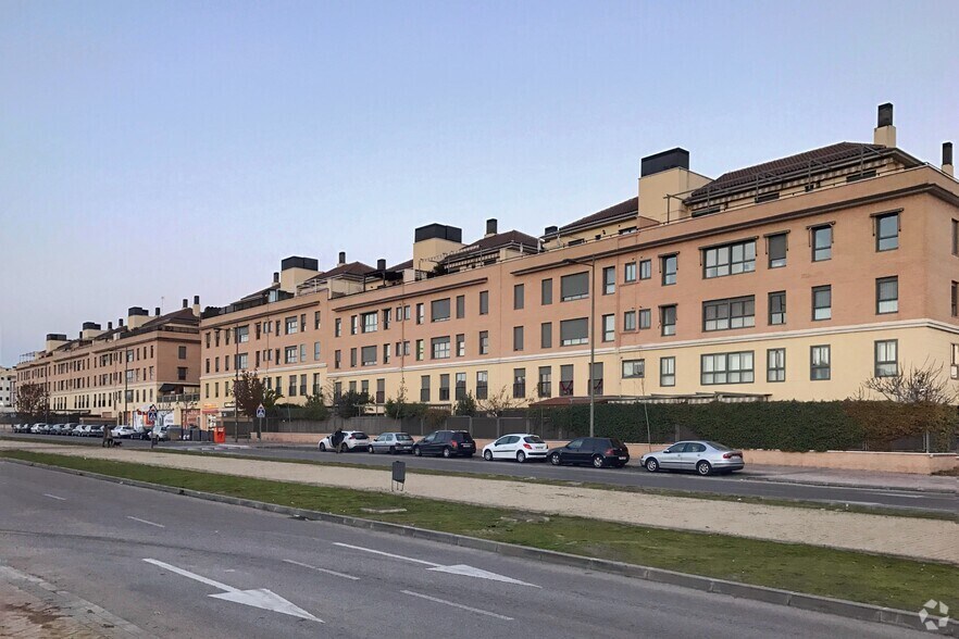 Calle Planeta Júpiter, 1, Parla, Madrid à louer - Photo du bâtiment - Image 2 de 2