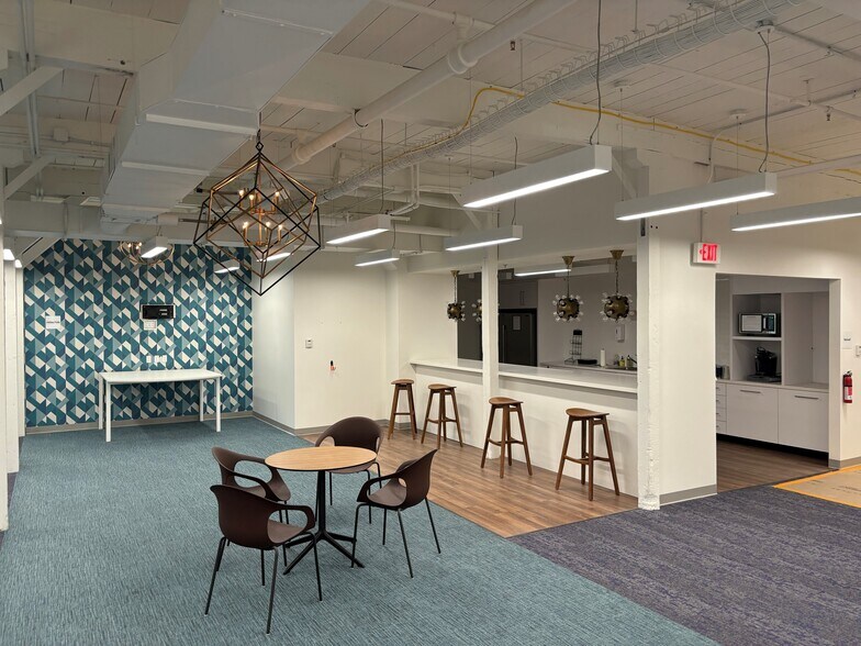 75 S Church St, Pittsfield, MA à louer - Photo intérieure - Image 3 de 4