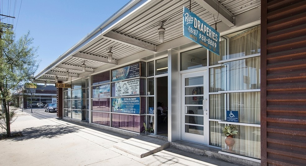 14723-14825 Oxnard St, Van Nuys, CA for lease - Building Photo - Image 2 of 4