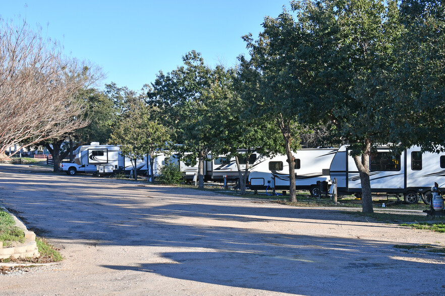 2008-2012 Fisher St, Goldthwaite, TX à vendre - Photo du bâtiment - Image 2 de 17