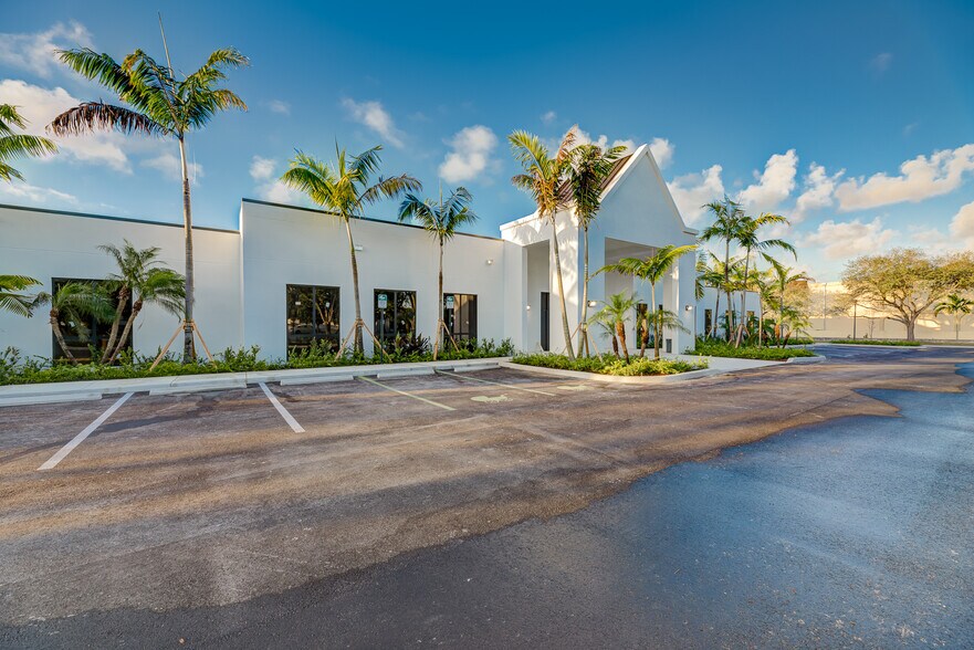 8950 SW 152nd St, Palmetto Bay, FL à louer - Photo du bâtiment - Image 3 de 7