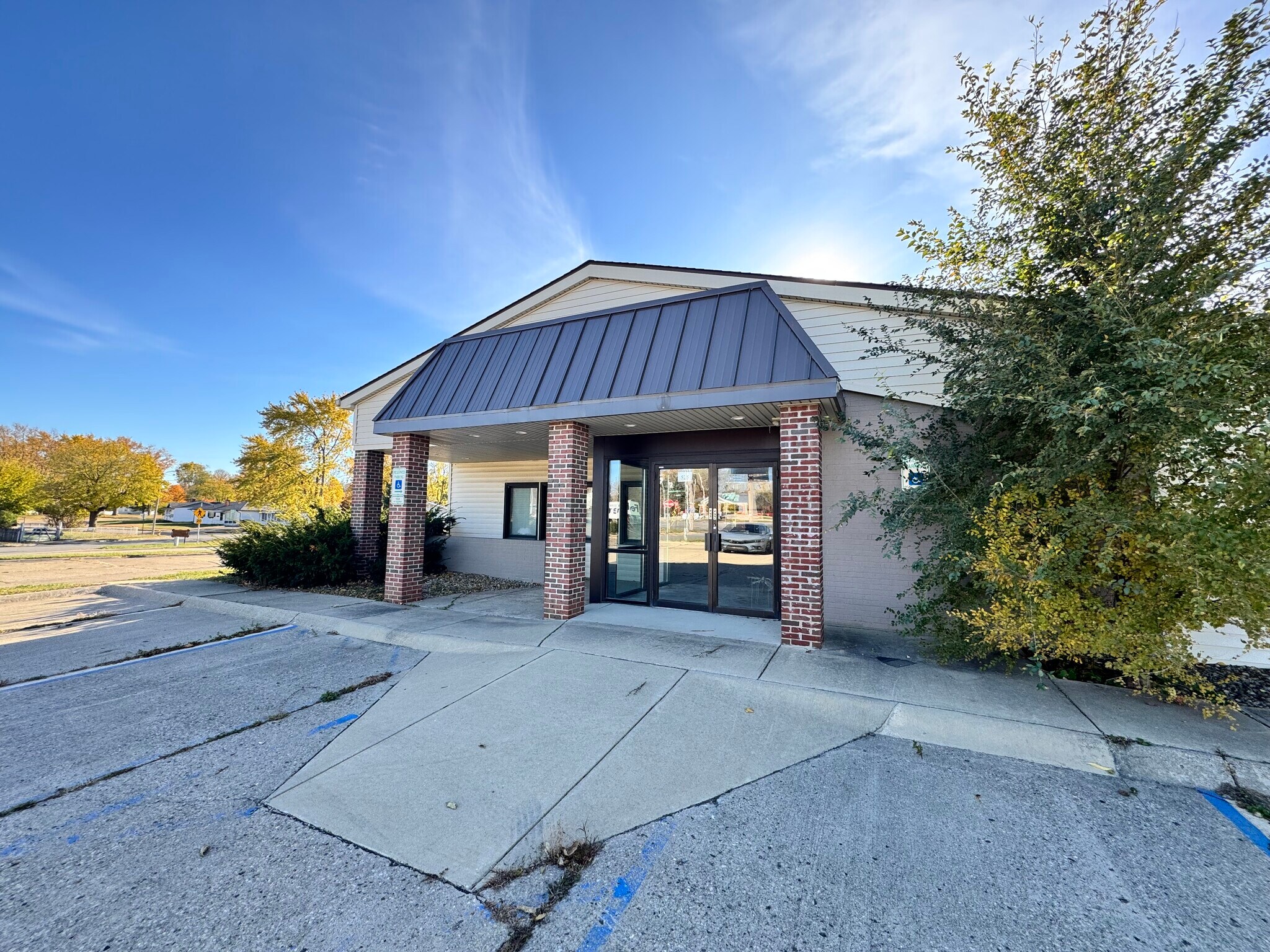 525 E Hartman Rd, Anderson, IN à vendre Photo du bâtiment- Image 1 de 37