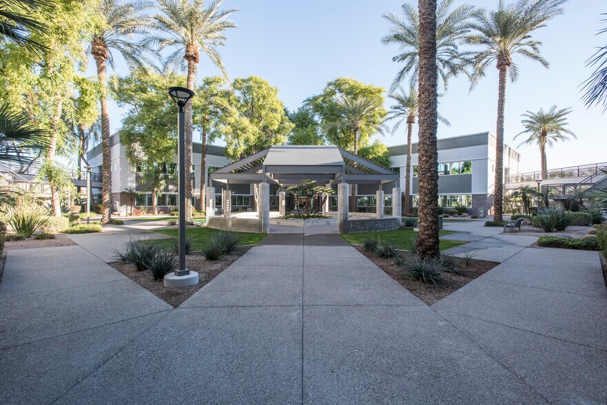 950 W Elliot Rd, Tempe, AZ à louer - Photo du bâtiment - Image 2 de 7