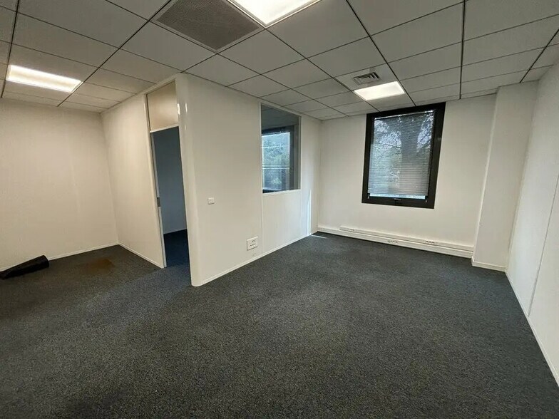 Office in Mérignac for lease - Building Photo - Image 3 of 11