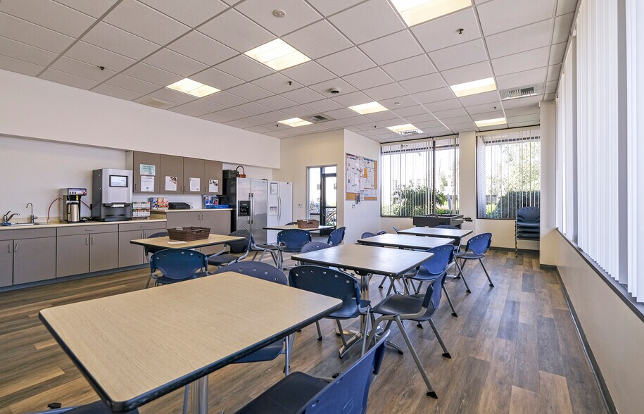 425 Pine Ave, Goleta, CA for lease - Building Photo - Image 2 of 5