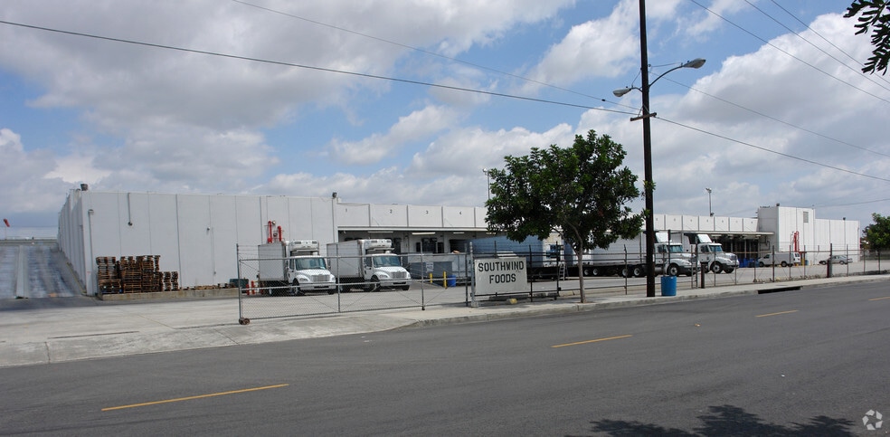 2900-2905 Ayers Ave, Vernon, CA for lease - Primary Photo - Image 1 of 11