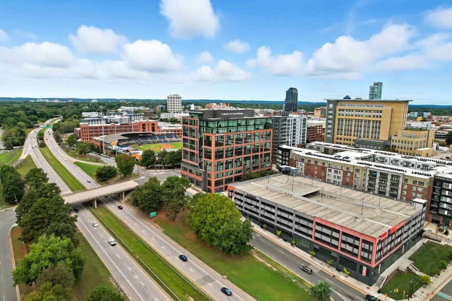 555 S Mangum St, Durham, NC for lease - Building Photo - Image 3 of 8