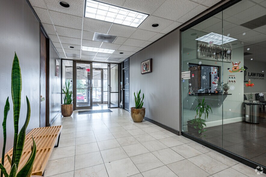 1140 Empire Central Dr, Dallas, TX à louer - Photo intérieure - Image 3 de 12