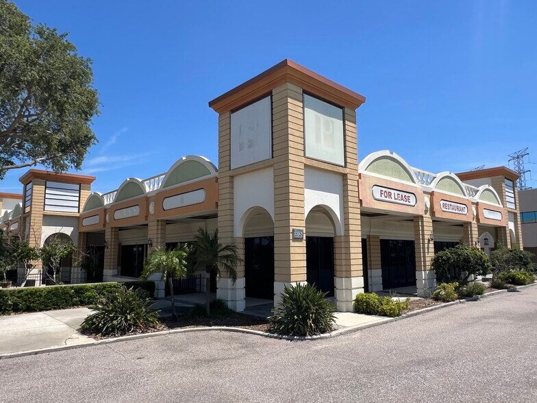 13505 Icot Blvd, Clearwater, FL à louer - Photo du bâtiment - Image 3 de 26