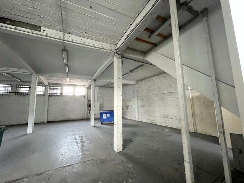 Industrial in Malakoff for sale - Interior Photo - Image 1 of 8