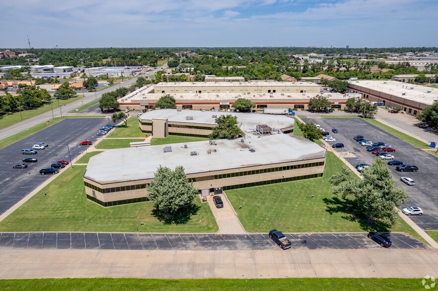 300 N Meridian Ave, Oklahoma City, OK à louer - Photo du bâtiment - Image 2 de 5