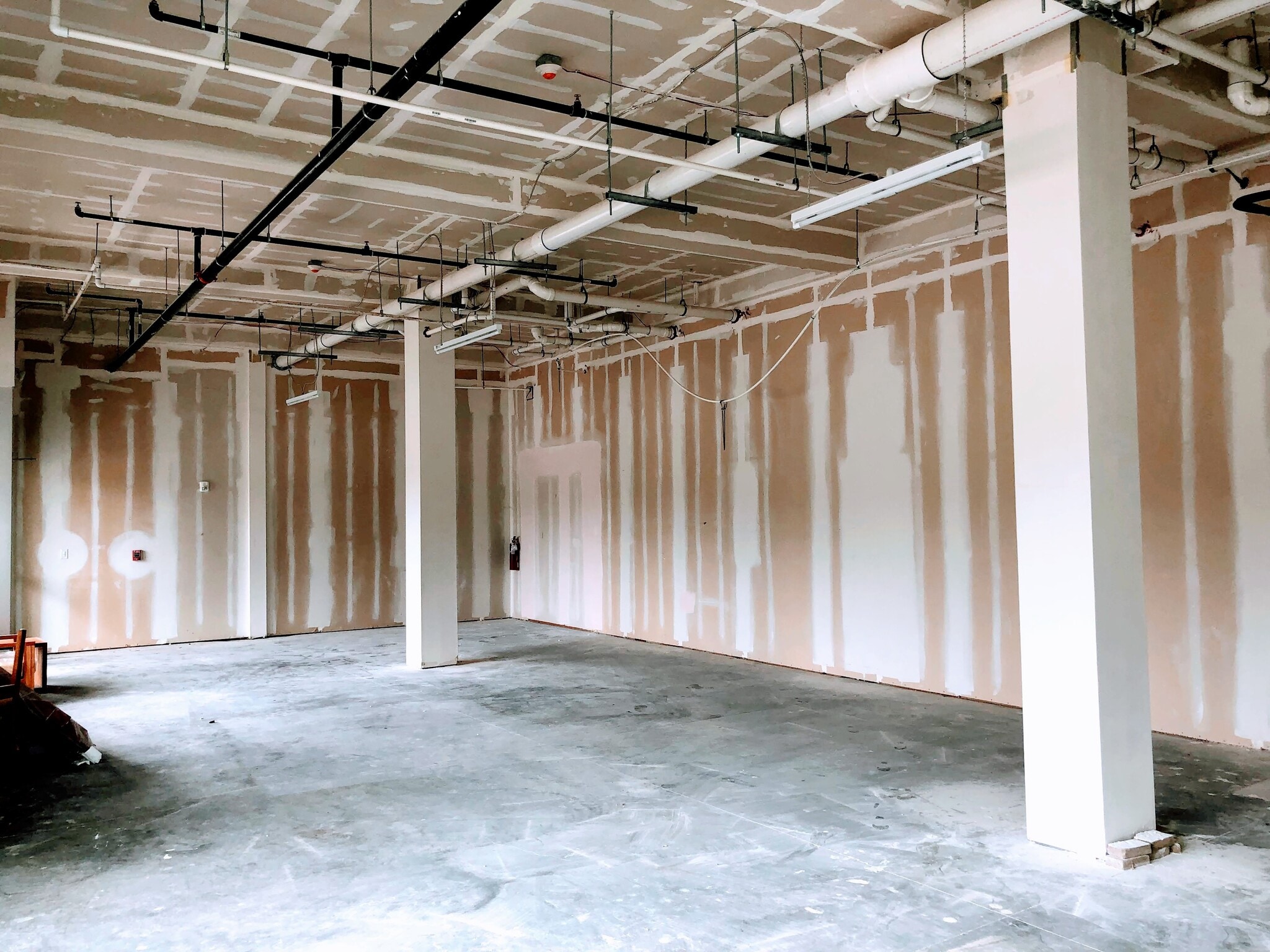 2321 Troost Ave, Kansas City, MO à louer Photo intérieure- Image 1 de 2