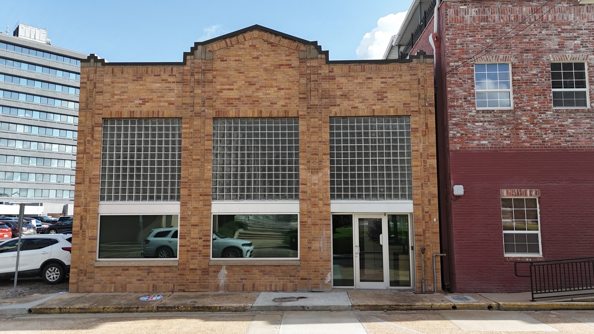 110 W Kirby St, Lake Charles, LA for lease Building Photo- Image 1 of 13