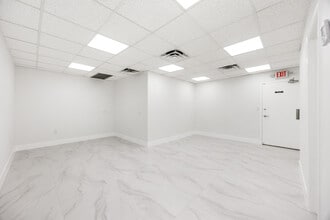 150 NW 70th Ave, Plantation, FL à louer Photo intérieure- Image 1 de 12