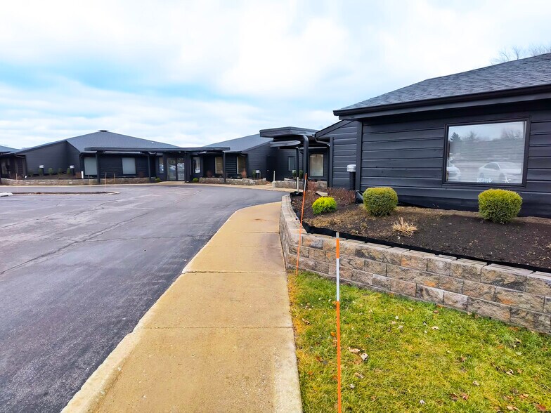 502 Wall St, Valparaiso, IN à louer - Photo du bâtiment - Image 3 de 21