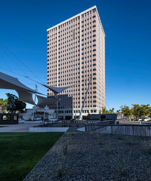 4000 N Central Ave, Phoenix, AZ à louer - Photo du bâtiment - Image 3 de 9