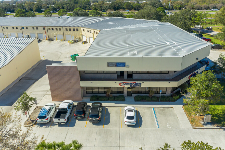 376 Interstate Ct, Sarasota, FL for lease - Building Photo - Image 3 of 5