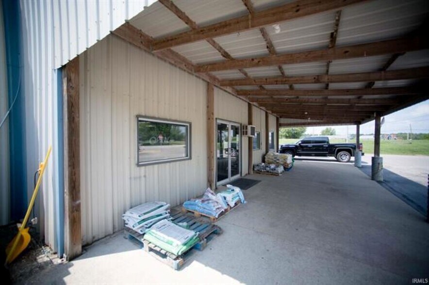 7362 Russell Dr, Bicknell, IN à vendre - Photo du bâtiment - Image 3 de 33