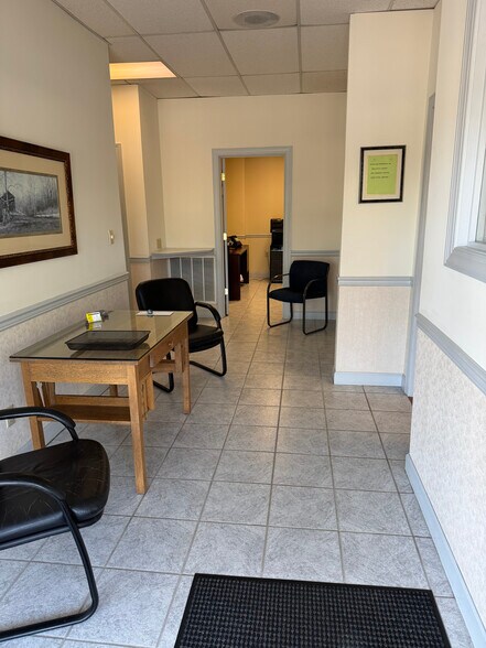 508 N Commerce Ave, Front Royal, VA à vendre - Photo intérieure - Image 3 de 35