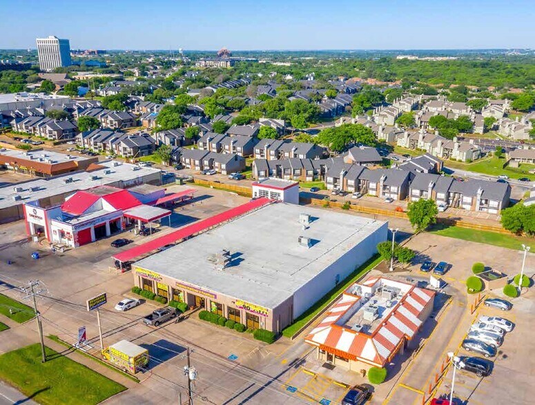 2208 N Collins St, Arlington, TX for lease - Primary Photo - Image 1 of 17