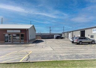 215-227 E Higgins Rd, Gilberts, IL for lease Building Photo- Image 2 of 20