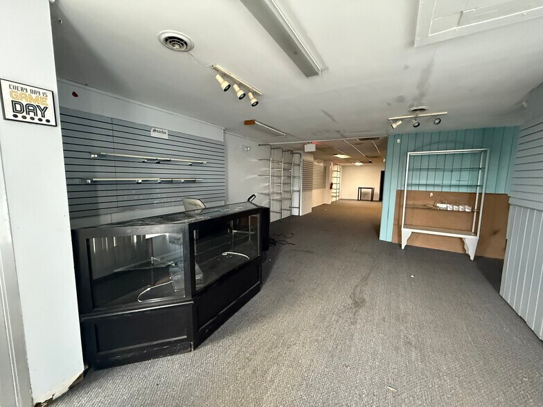 2105 Military Rd, Niagara Falls, NY à louer - Photo du bâtiment - Image 3 de 12