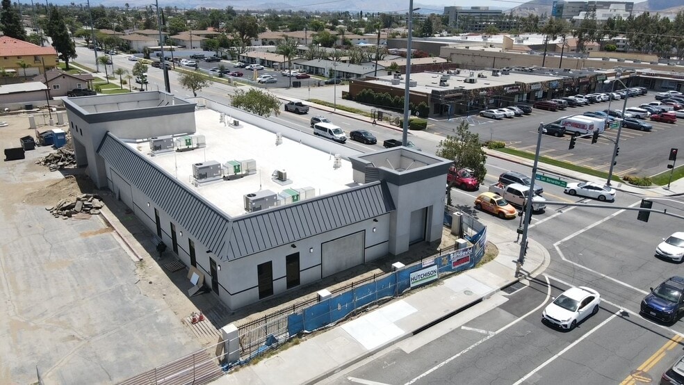 9699 Sierra Ave, Fontana, CA for sale - Building Photo - Image 2 of 10
