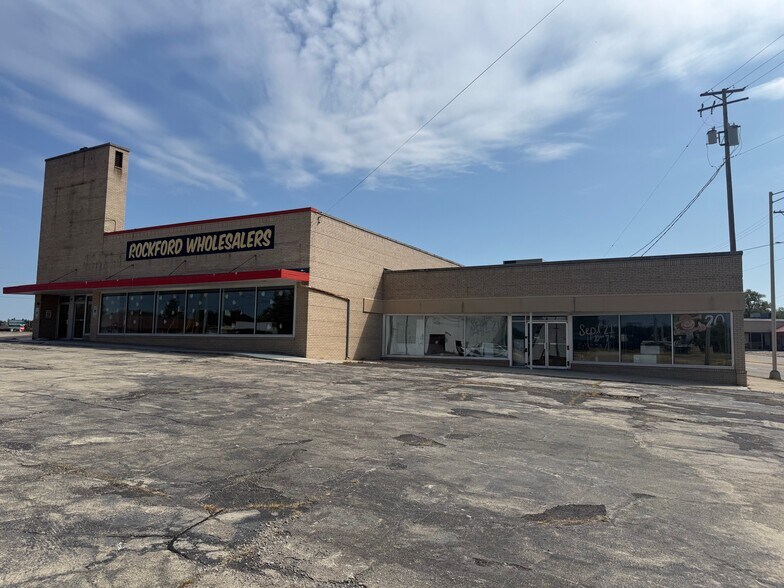 4401 Charles St, Rockford, IL for lease - Building Photo - Image 2 of 12