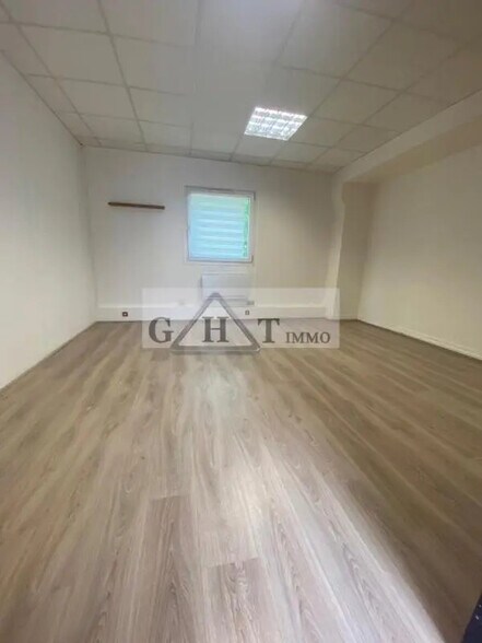 Bureau dans Bonneuil-sur-Marne à louer - Photo intérieure - Image 1 de 4