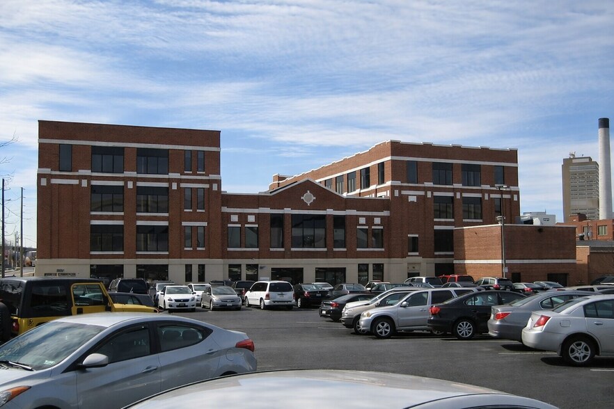 100 N Cameron St, Harrisburg, PA à louer - Photo du bâtiment - Image 3 de 8