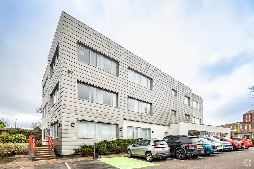 Oldham Rd, Rochdale à louer - Photo du bâtiment - Image 2 de 2