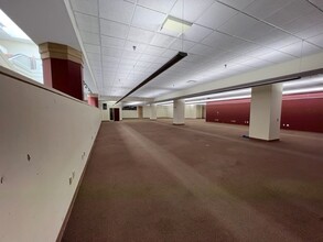 100 Lincoln Sq, Urbana, IL for lease Interior Photo- Image 1 of 8