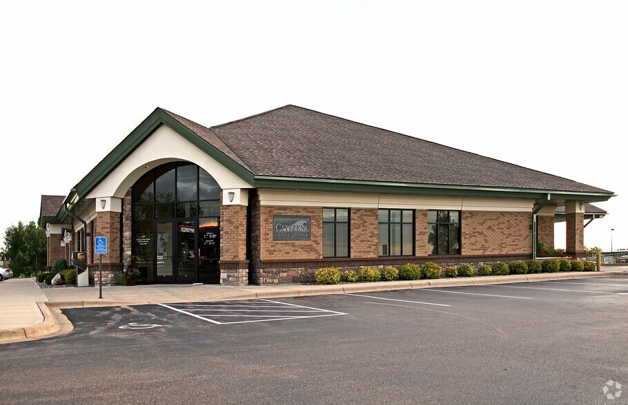 145 Nelson Blvd, Montrose, MN à louer - Photo principale - Image 1 de 2