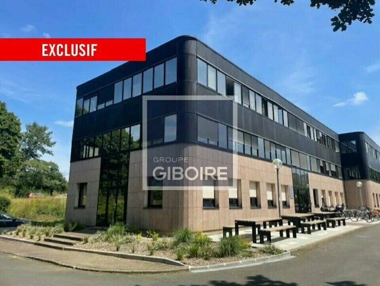 Office in Rennes for lease - Building Photo - Image 1 of 3