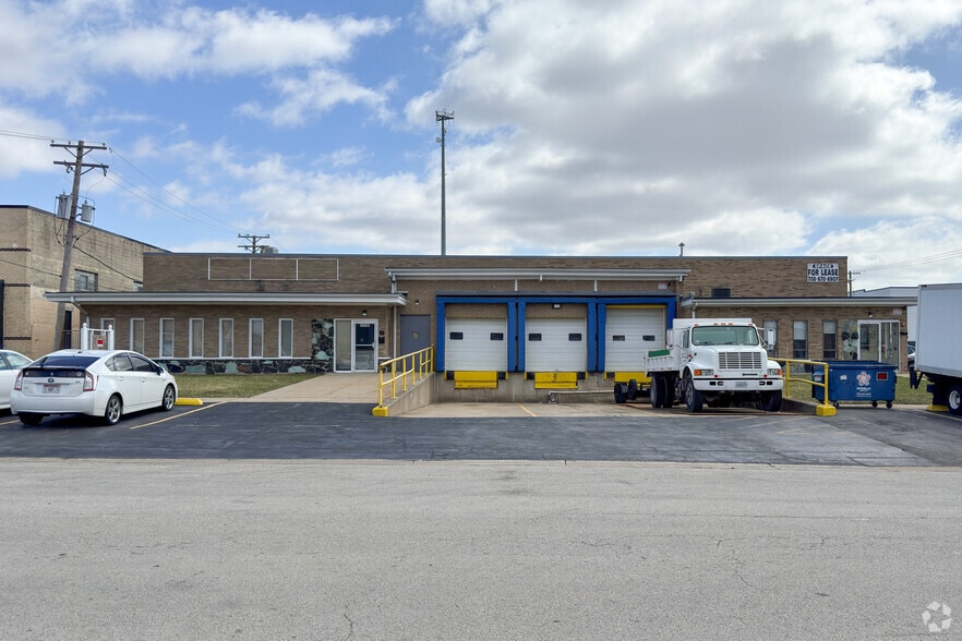 11743 S Mayfield Ave, Alsip, IL for lease - Building Photo - Image 2 of 12