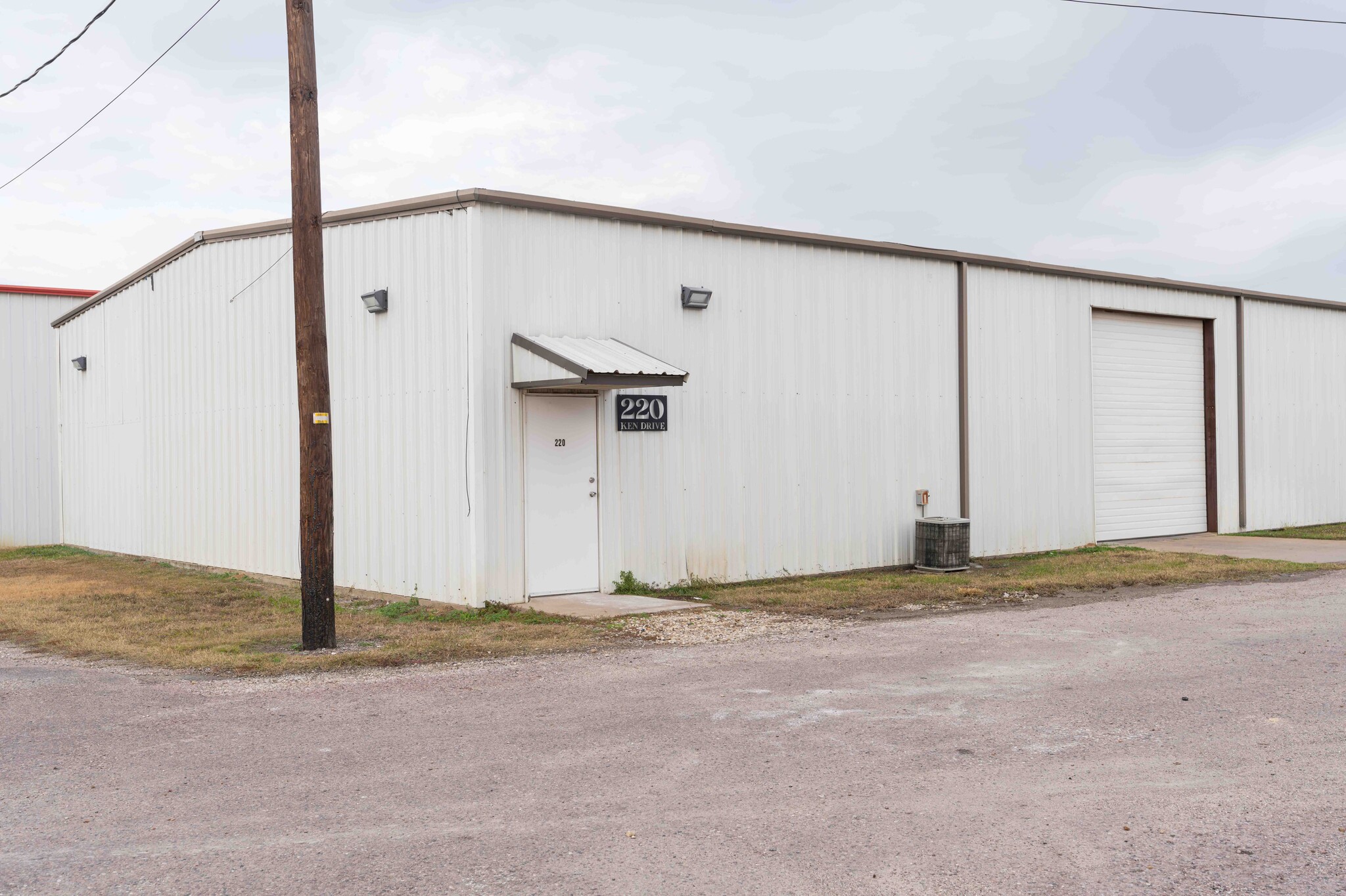 220 Ken Dr, Sherman, TX for lease Building Photo- Image 1 of 10