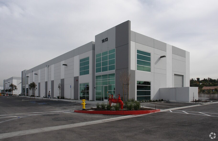 1621 Ord Way, Oceanside, CA for sale - Primary Photo - Image 1 of 7