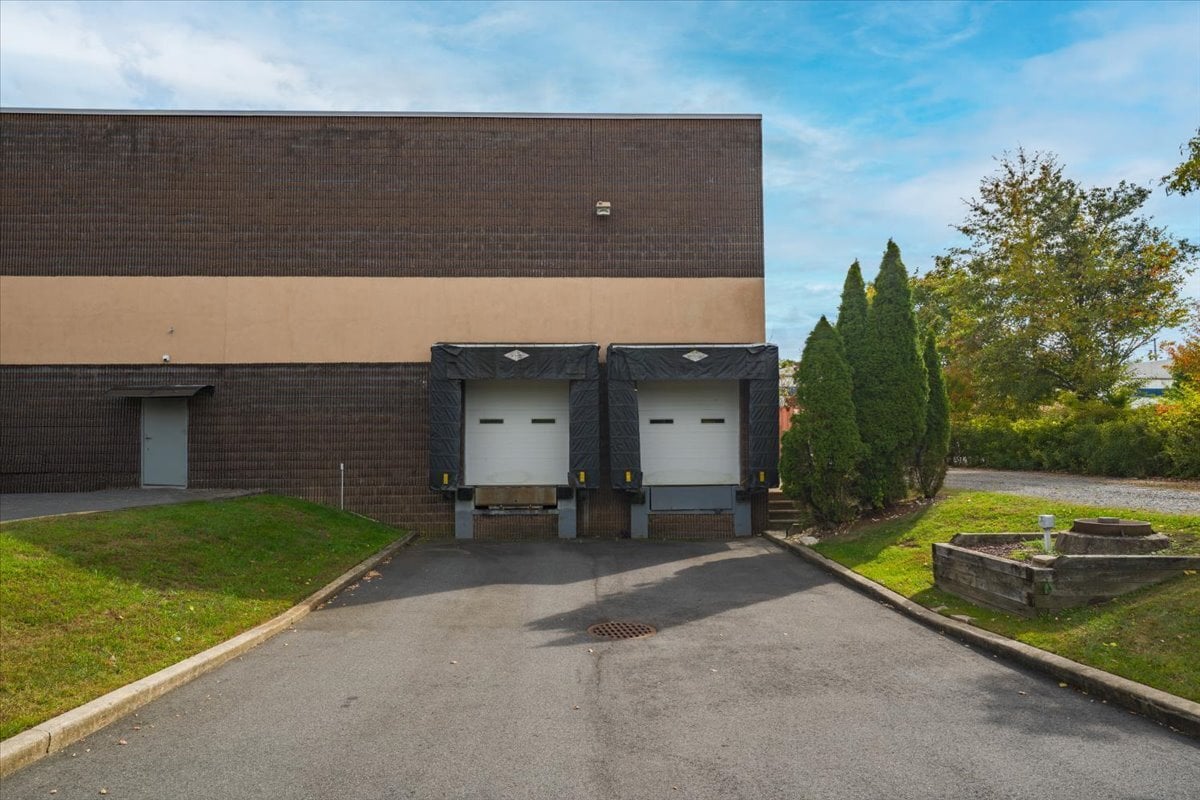 1 American Way, Spotswood, NJ for lease Interior Photo- Image 1 of 10