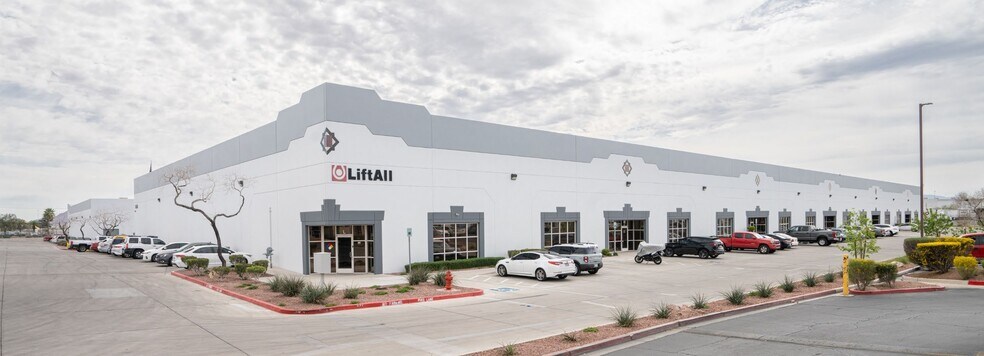 2625 E Craig Rd, North Las Vegas, NV à louer - Photo du bâtiment - Image 2 de 4