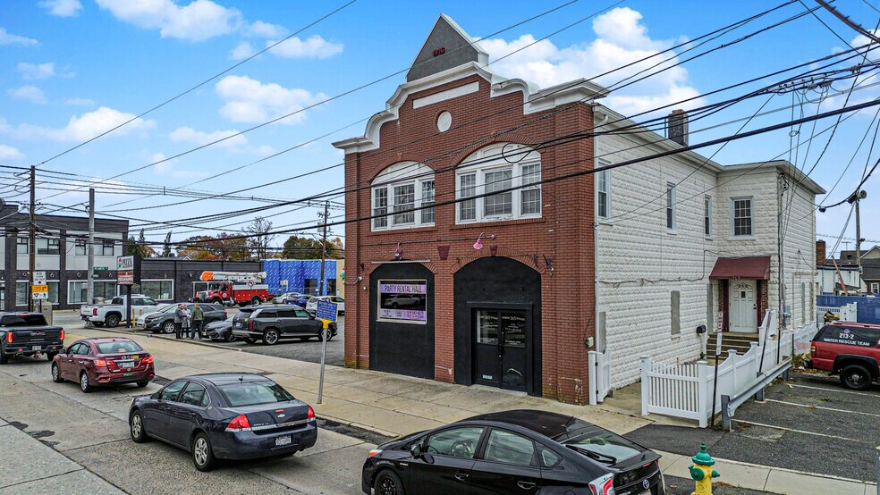 Portfolio portefeuille de 2 propriétés à vendre sur LoopNet.ca - Photo du bâtiment - Image 3 de 45