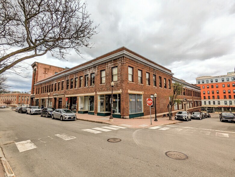 51-61 Main St, Bangor, ME à louer - Photo du bâtiment - Image 3 de 4
