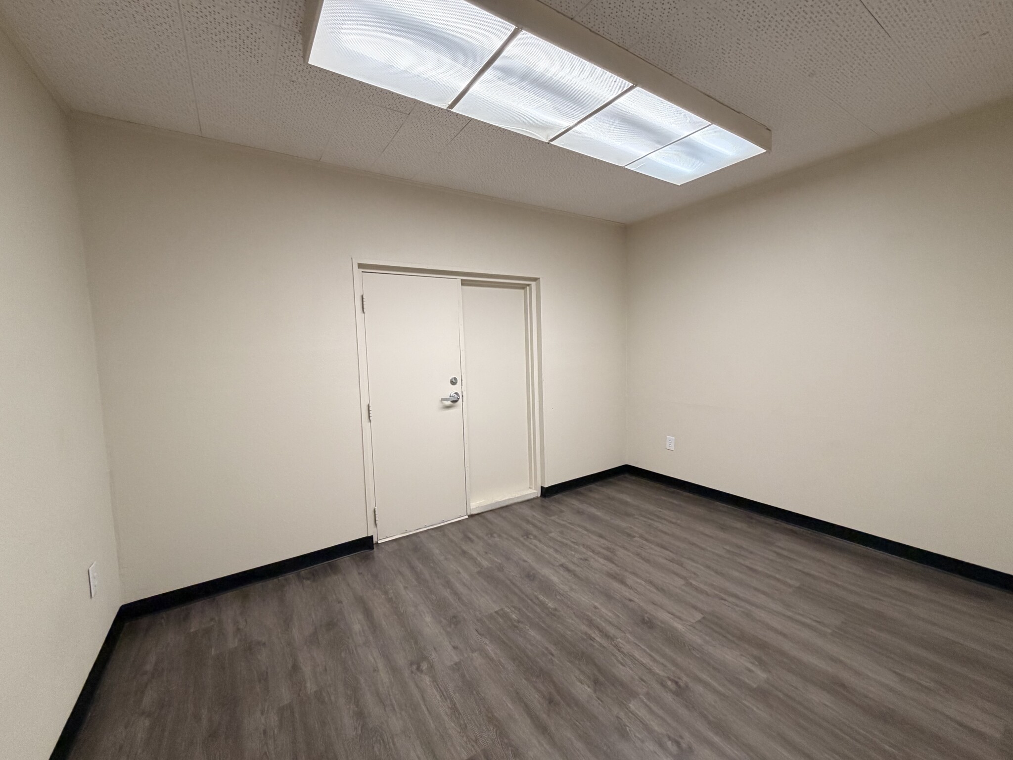 1818 Industrial Rd, Las Vegas, NV for lease Interior Photo- Image 1 of 4