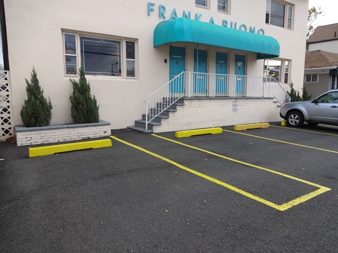 Johnson Ave and Burlews Court portefeuille de 7 propriétés à vendre sur LoopNet.ca - Photo du bâtiment - Image 2 de 7